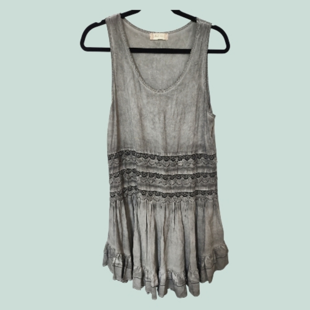 NWOT Altar'd State Gray Lace Trim Tank Top S